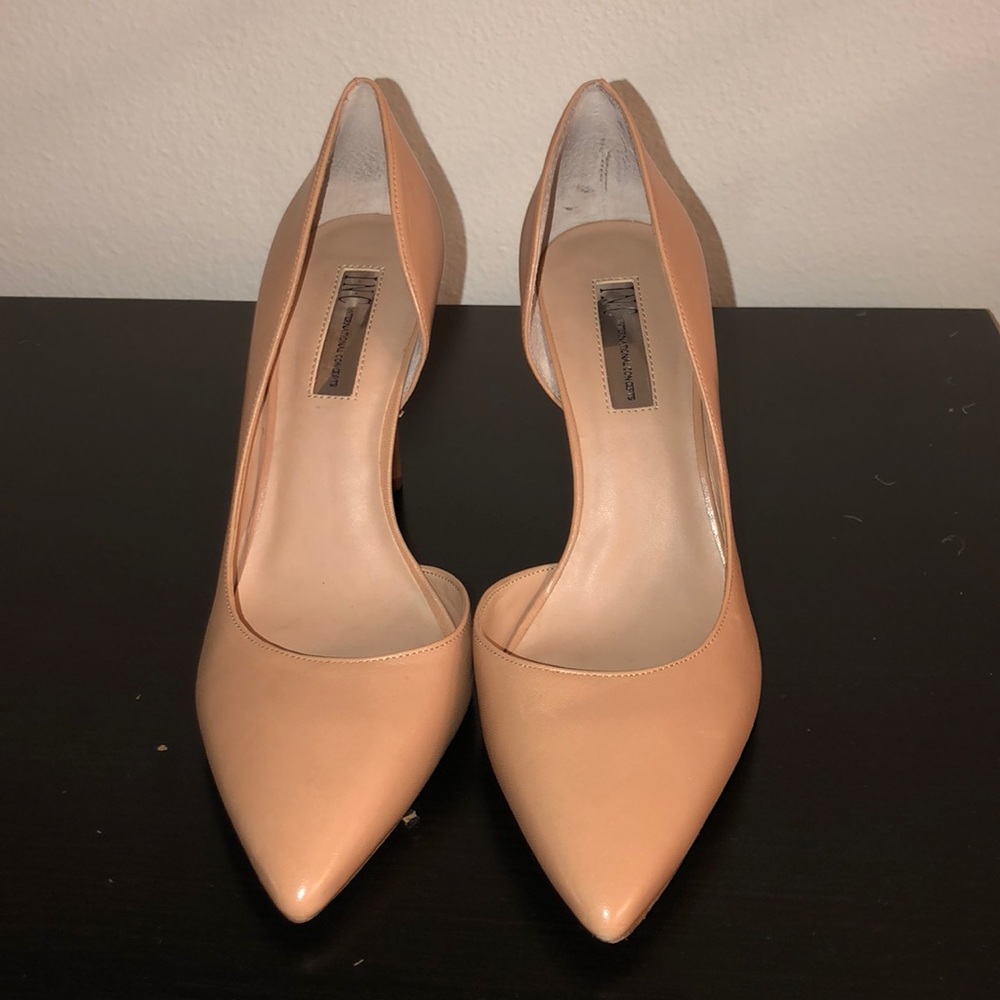 Nude pumps